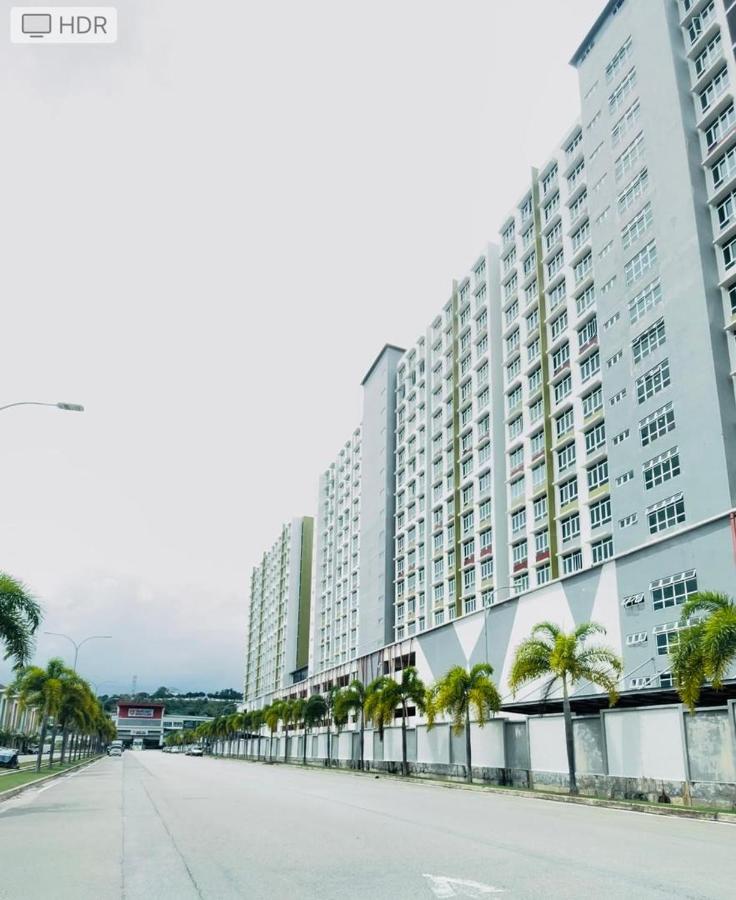 Spacious Apartment near IIUM Medical Centre, ECR & Teluk Cempedak with Smart TV & Pool - Chambres d'hôtes Kuantan