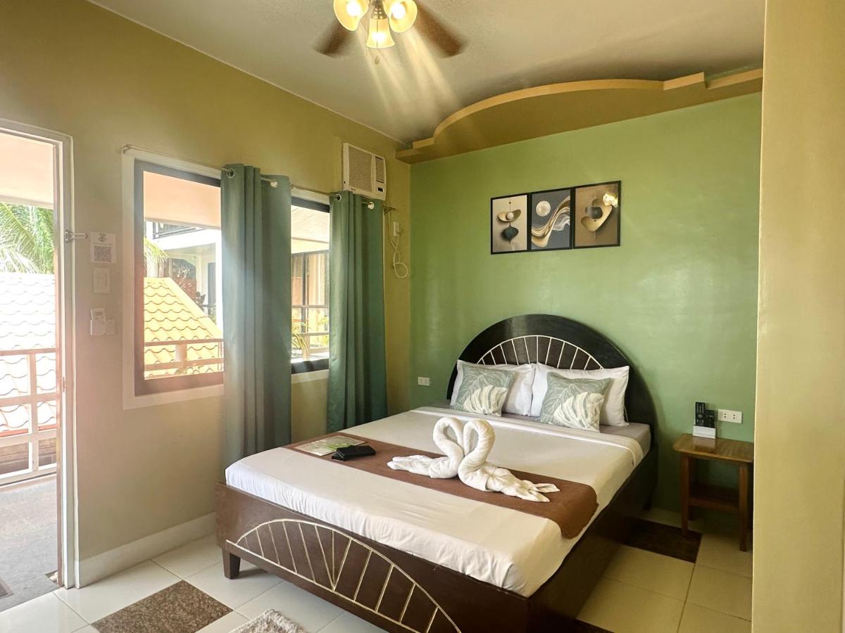 Deluxe Double Room with Side Sea View