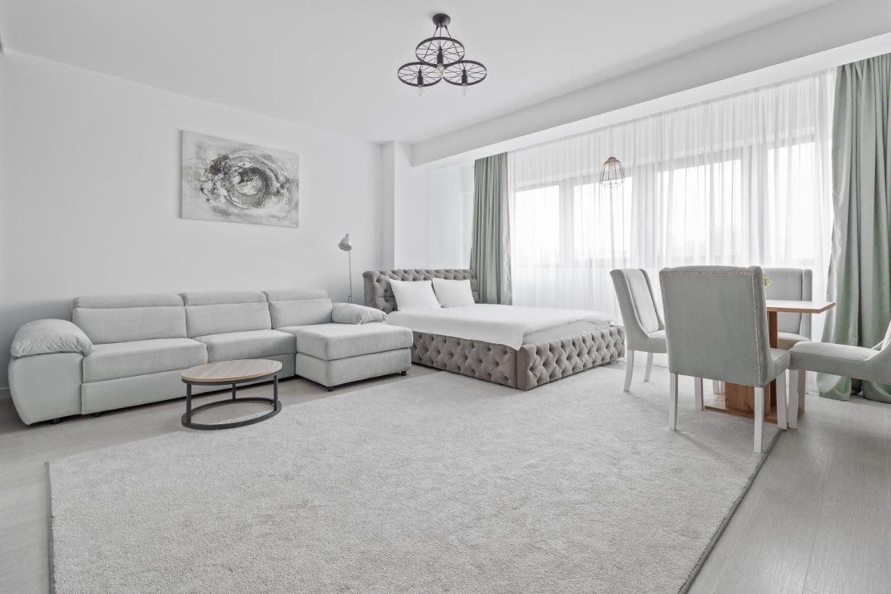King Studio with Sofa Bed