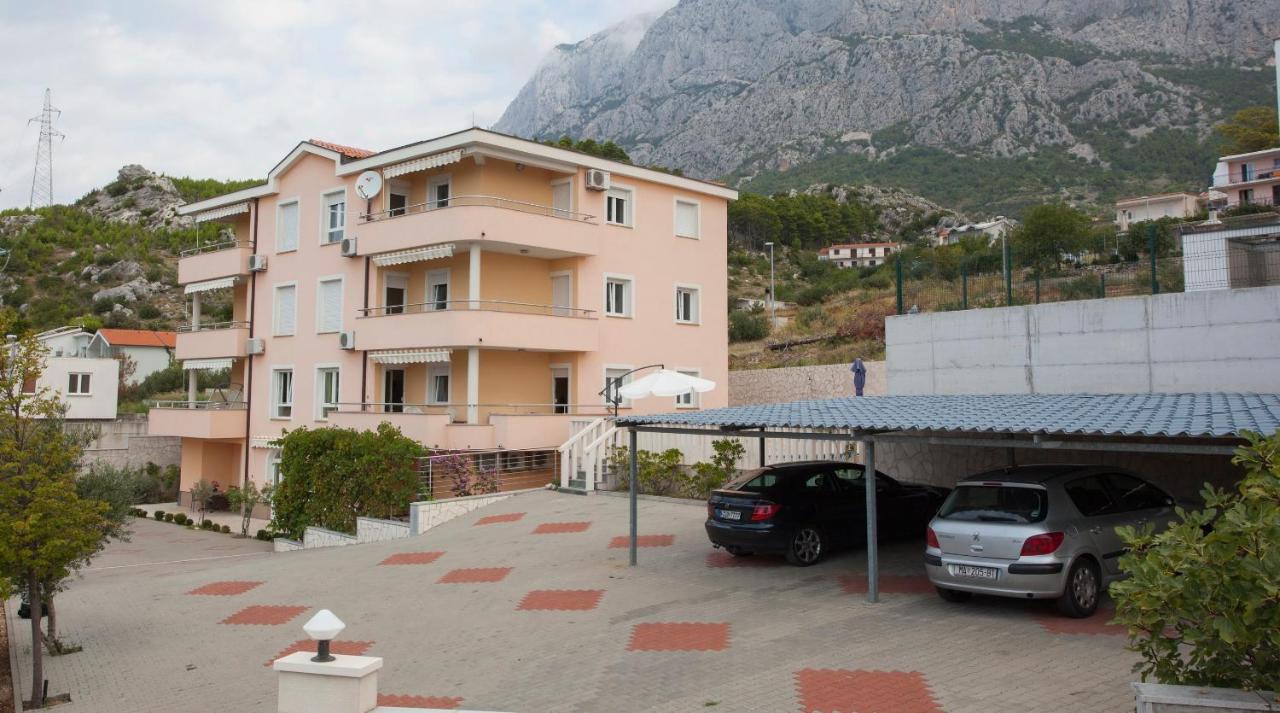 Two-Bedroom Apartment with Balcony and Sea View (4 Adults + 1 Child)