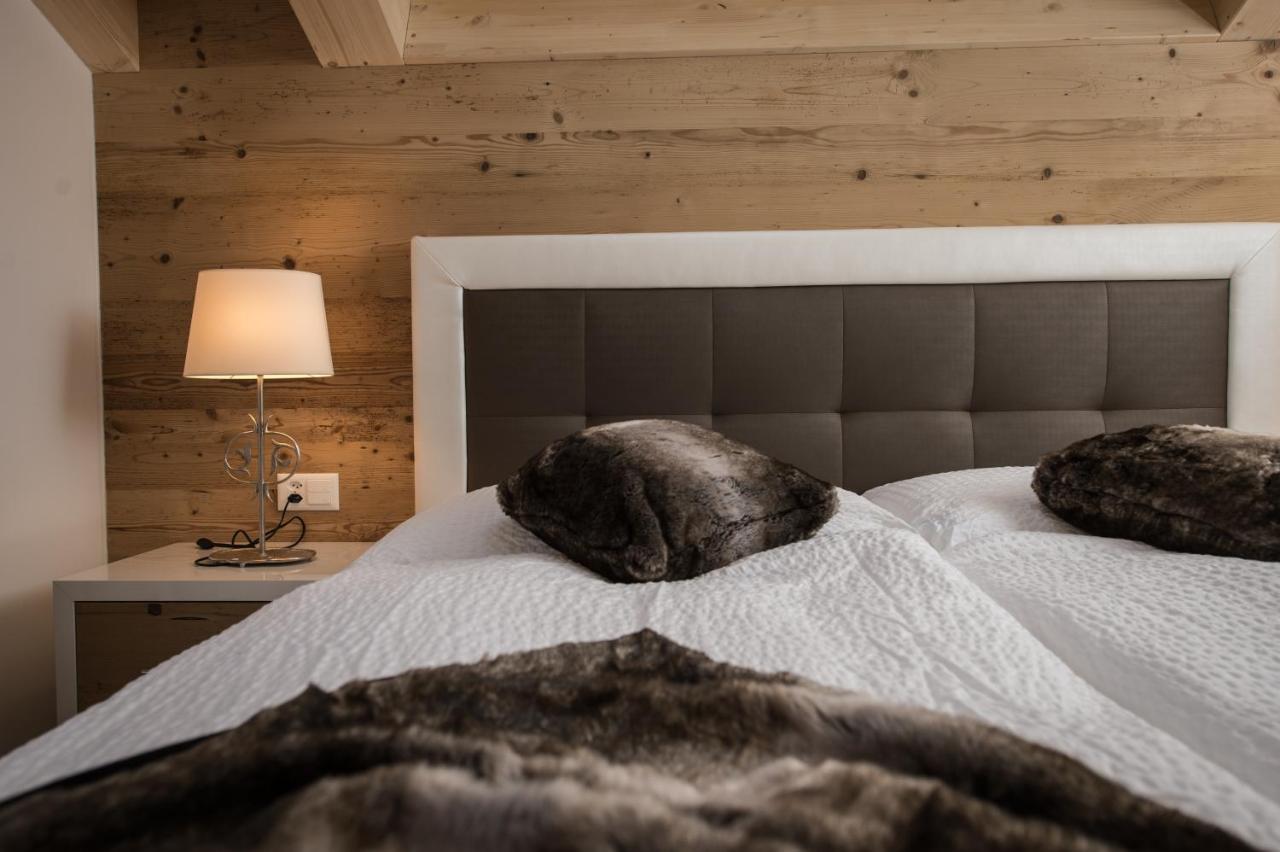 Deluxe Two-Bedroom Apartment with Balcony and Matterhorn View