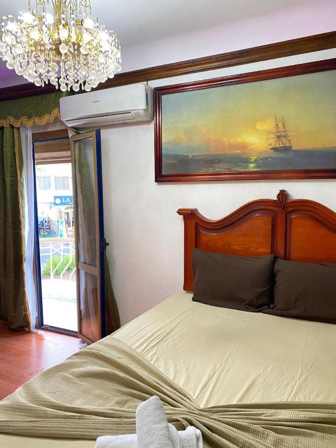 Habitación Individual con ducha y aseo compartidos