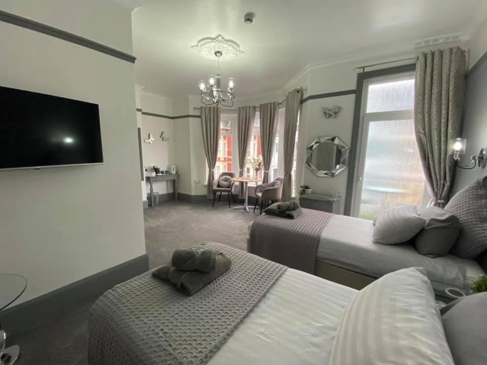 Superior Double or Twin Room with Terrace