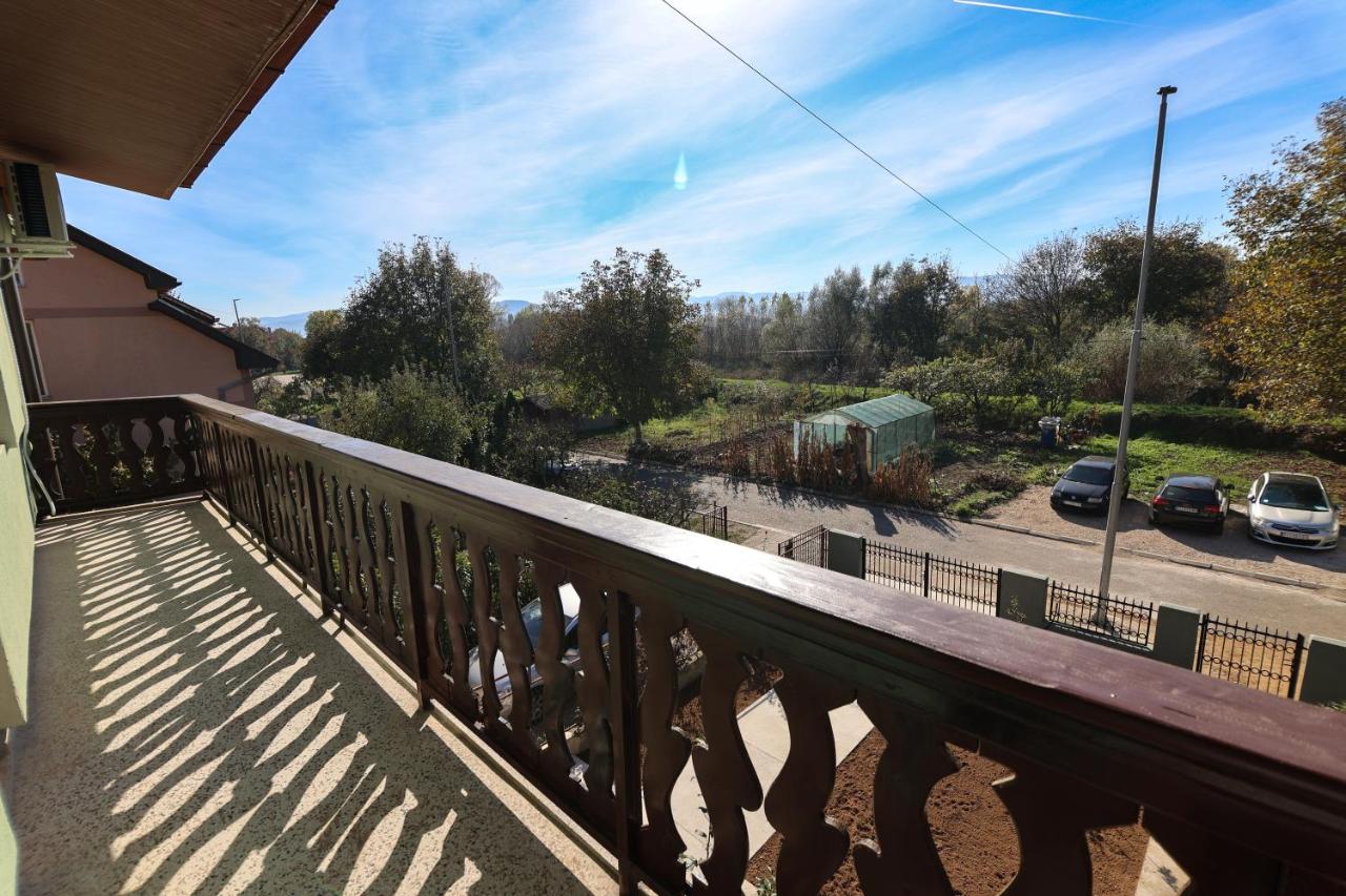 Apartmani Varos & Restaurant - Chambres d’hôtes Pirot