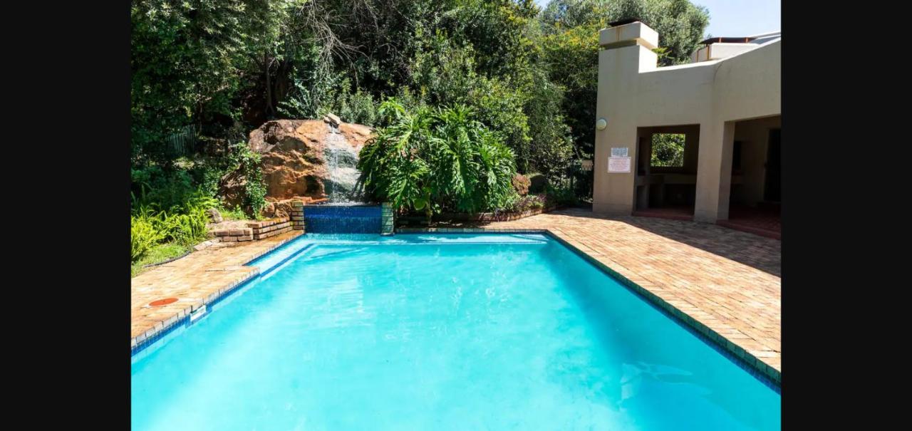 A homely and secure 2 bedroom with uncapped Wifi - Ferienwohnung