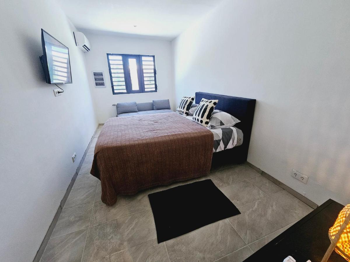 Trupiaal Apartment - Regal Rentals Curacao - Bed and Breakfast