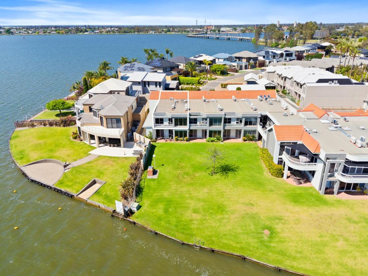 Yarrawonga Lakeside Apartment 50 - B&B