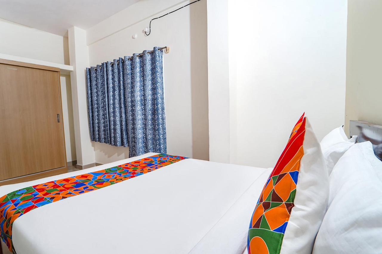 Deluxe One-Bedroom Apartment