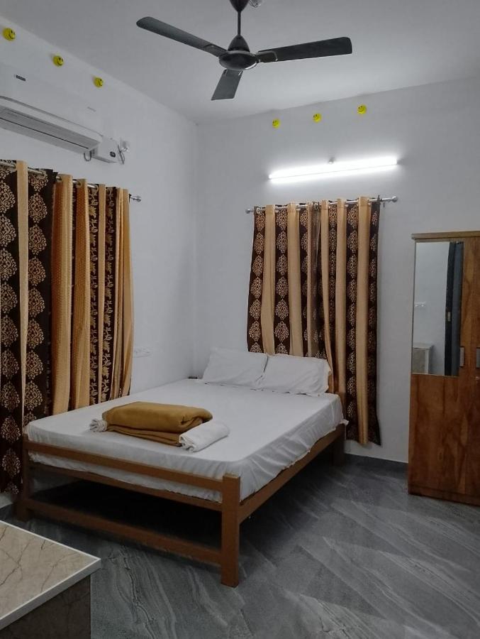 Deluxe Double Room (2 Adults + 1 Child)