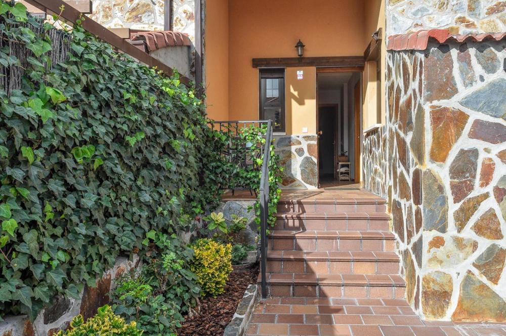 Acogedora con Jardín y Chimenea by CABANA Rentals - B&B Navas de San Antonio