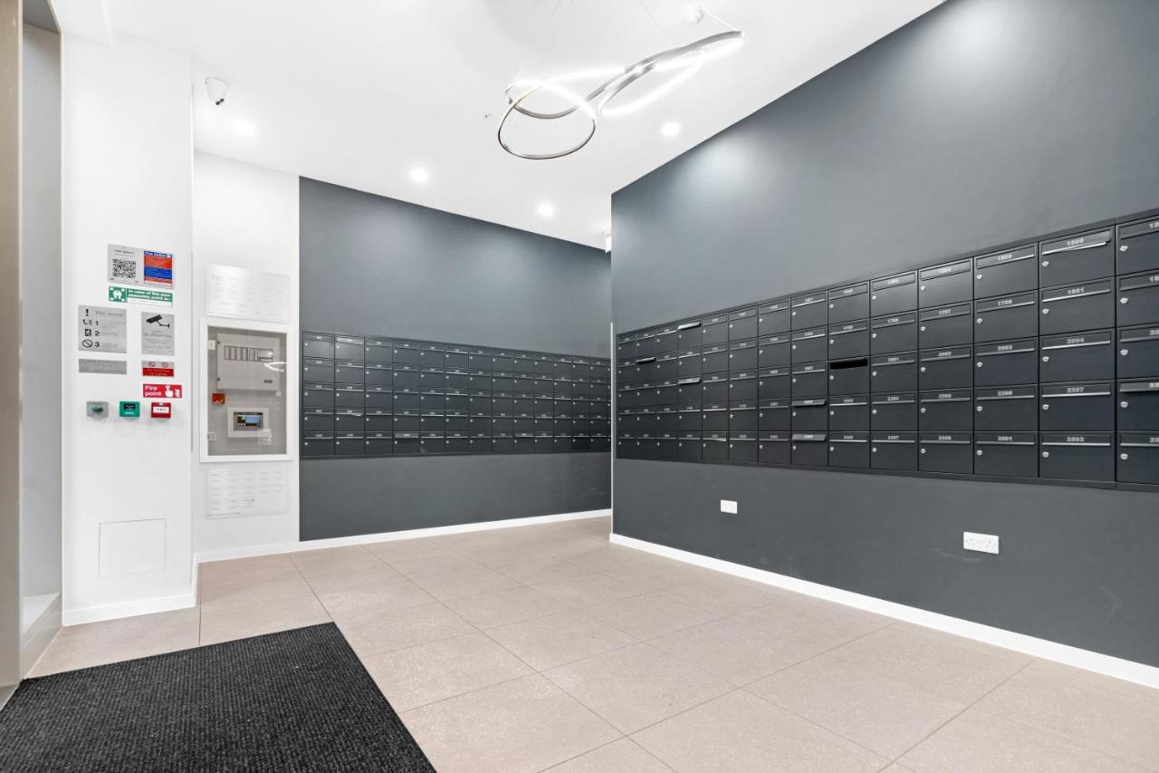 Brand new, 1GB WI-FI, 2min to tube, Elisabeth line, Overground, Royal Hospital, Queen Mary university, Bricklane, City, free amenities - B&B