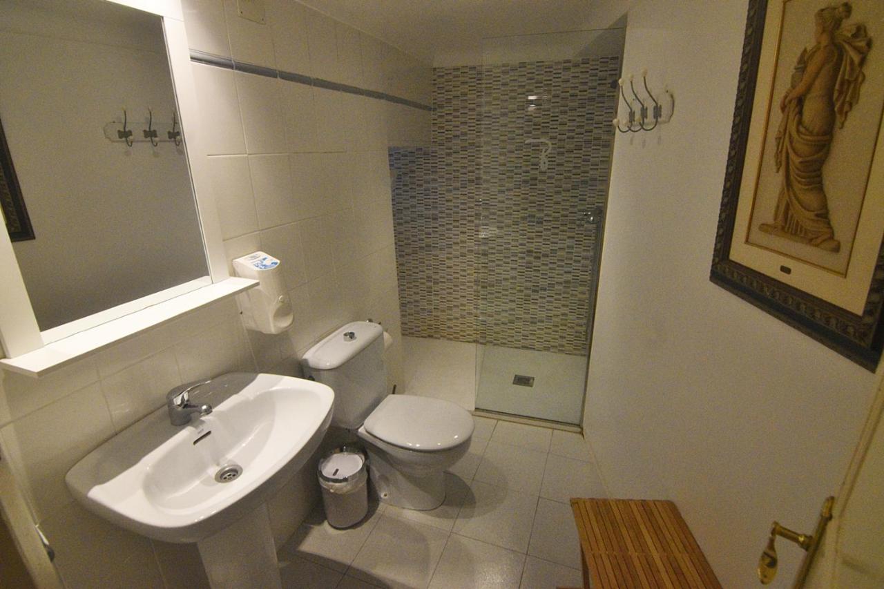 Tweepersoonskamer met Gedeelde Badkamer