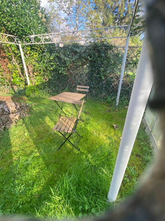 Homewood - entire property for 6- 7 people - quite area 10 min from Disneyland Paris & TGV Marne la Vallee - B&B
