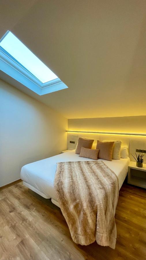 Deluxe One-Bedroom Apartment