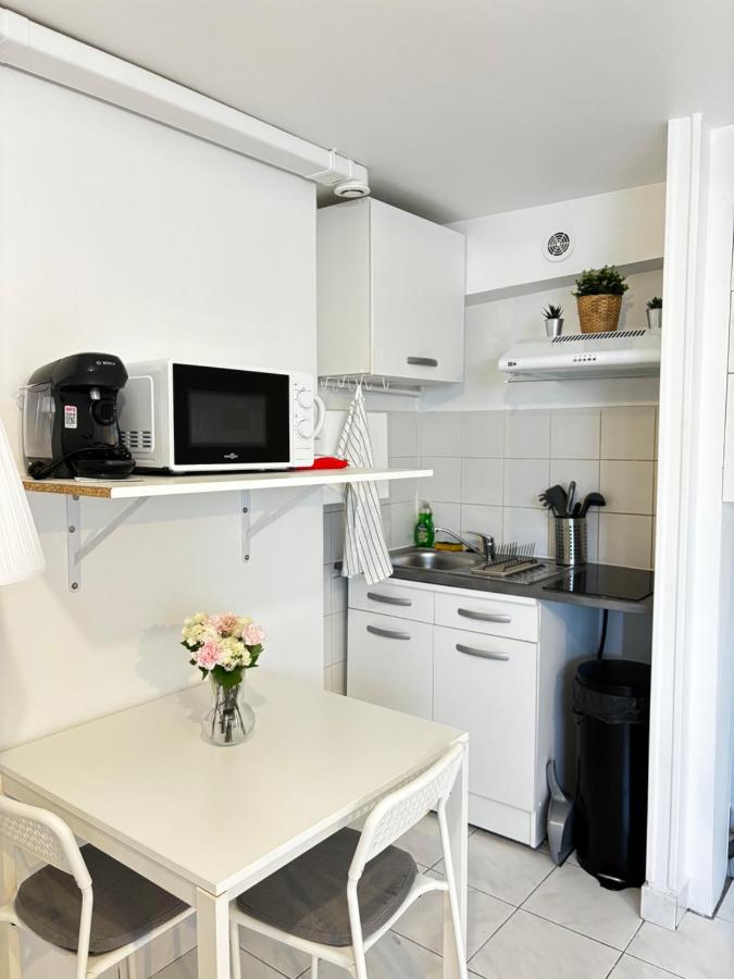 Studio et Projecteur à 100 m du Métro - Ferienwohnung Saint-Ouen