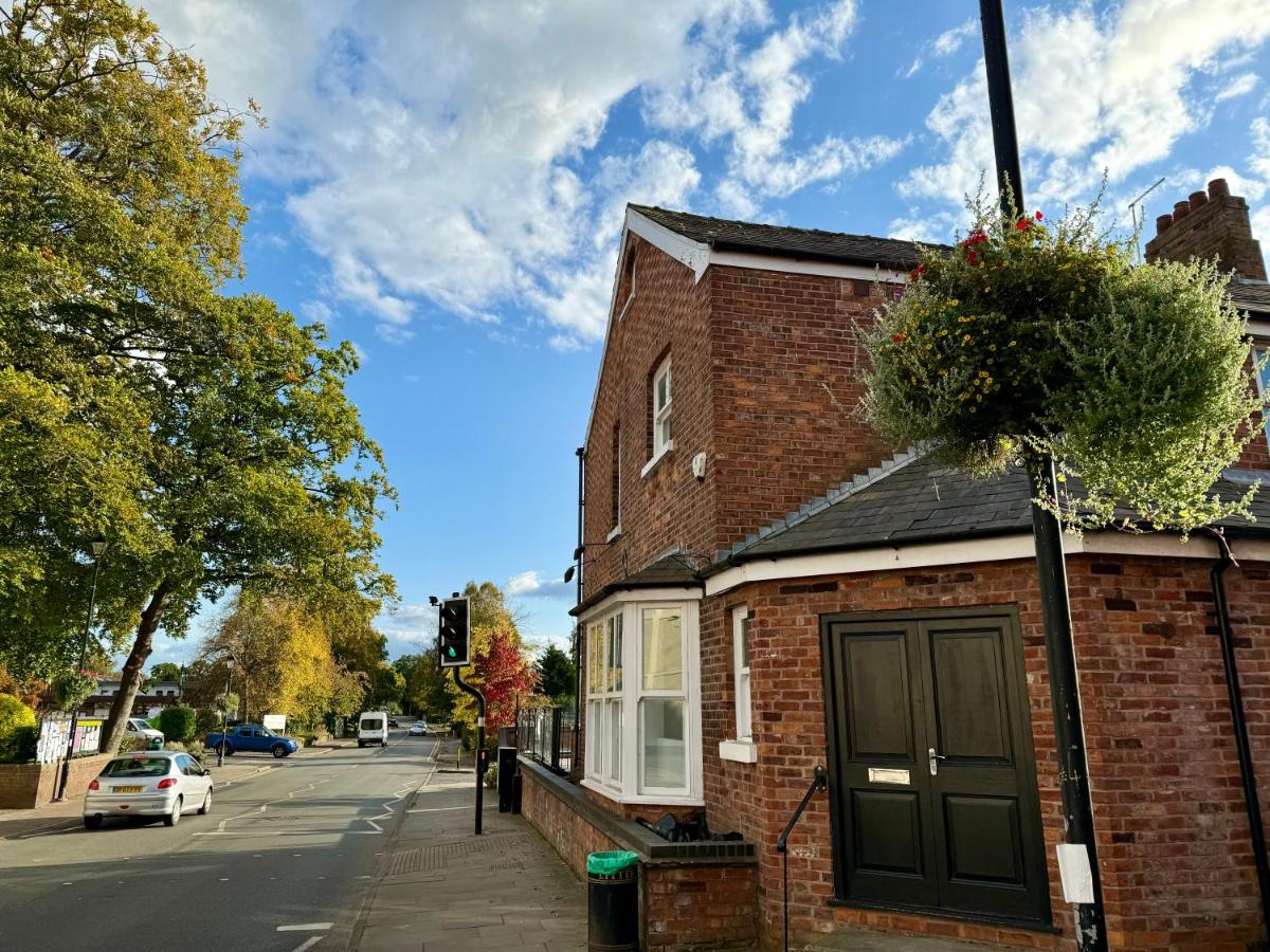 3 bed flat in Holmes Chapel Harry Styles village - Chambres d’hôtes