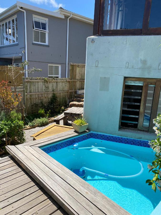 Ocean & mountain view home with Pool and garden - Chambres d’hôtes Le Cap