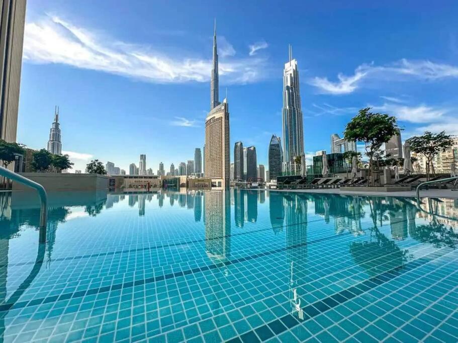 Burj Khalifa & Fountain View In Downtown - Opposite To Dubai Mall - Super High Floor - Big Balcony Setup - B&B