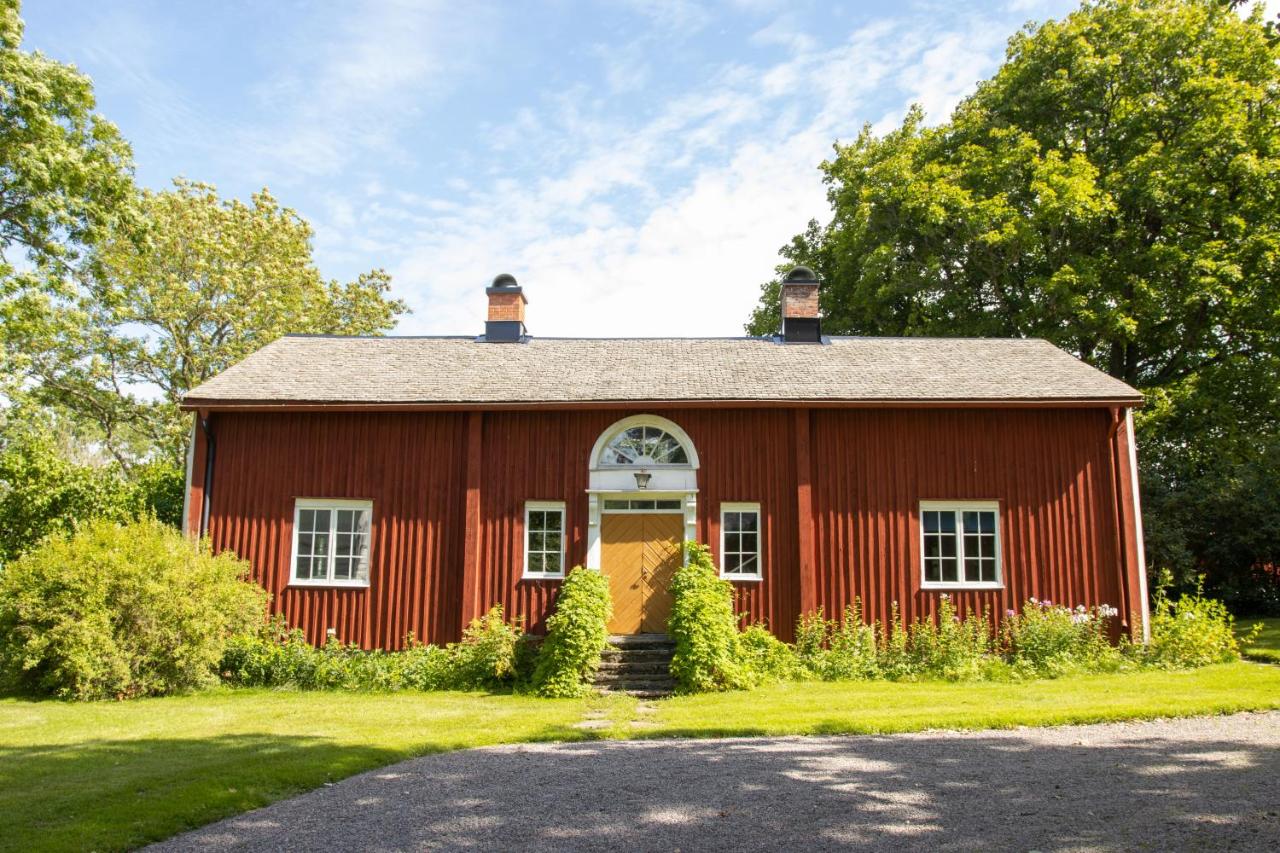 Romantic Villa in historic setting with lake view - B&B Säffle