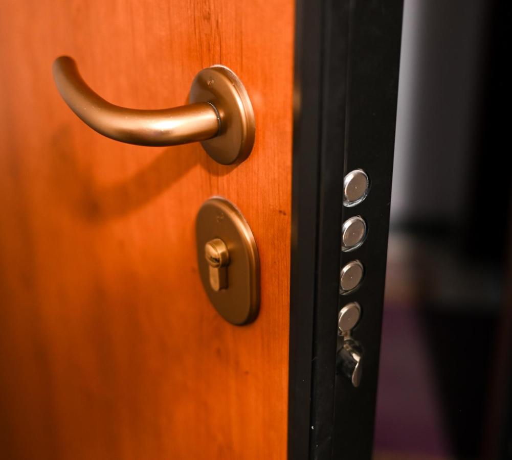 Limping John's Bright City Apartment - Athens Heart - B&B Athens