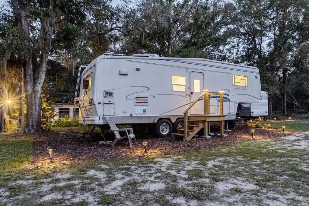 Half Moon Lake Retreat - B&B