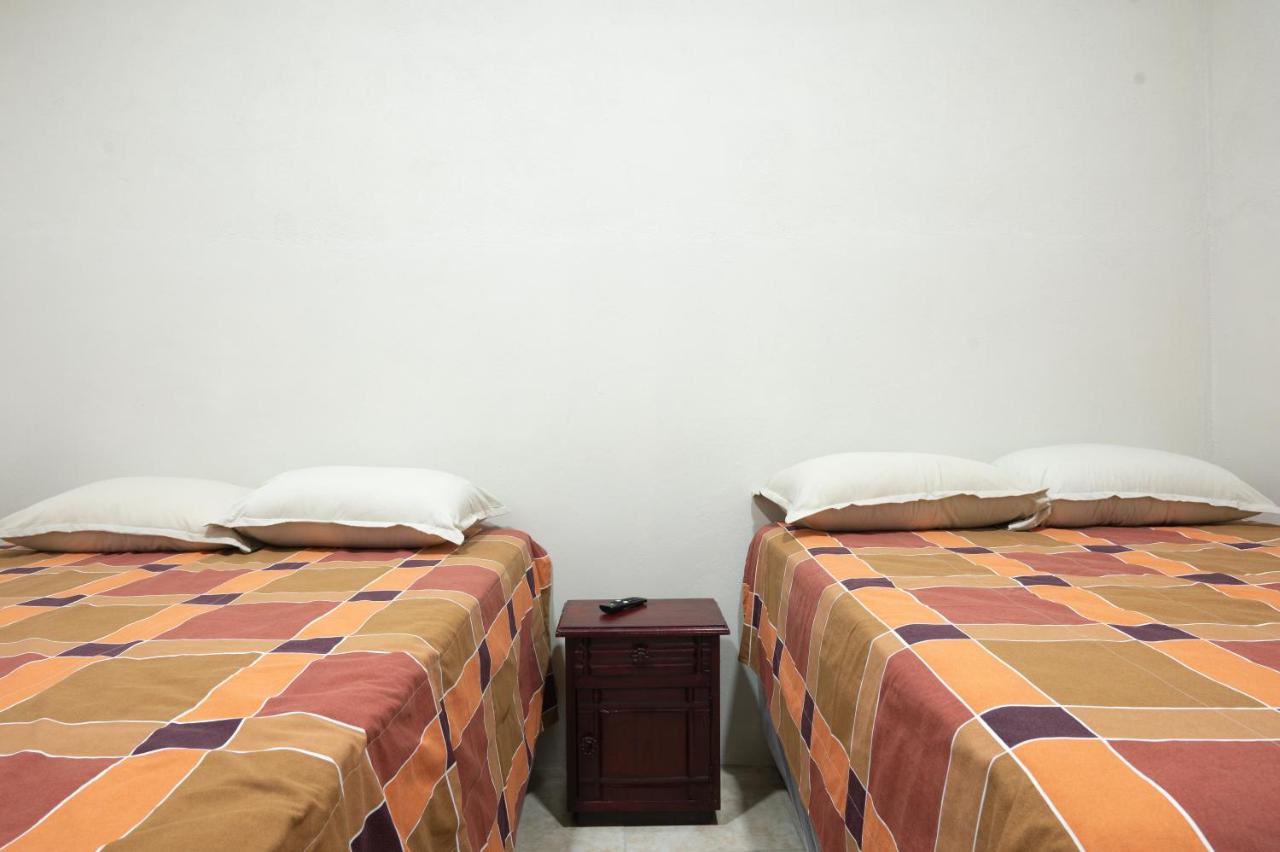 1 Apartamentos Petenchel, por Aeropuerto Flores Peten 1 - Chambres d'hôtes Santa Elena