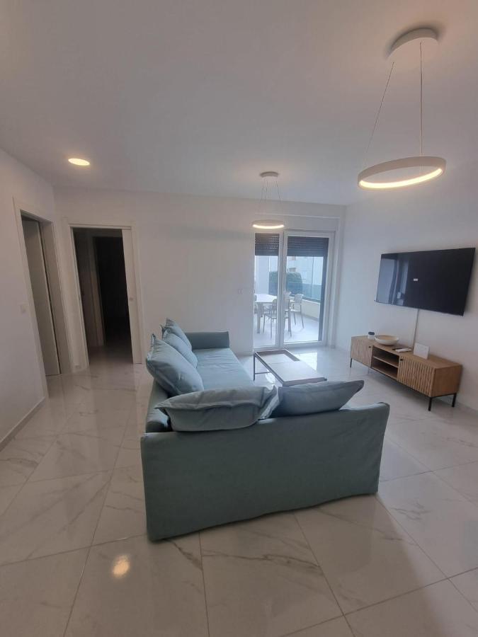 Appartamento con 3 Camere da Letto e con Balcone
