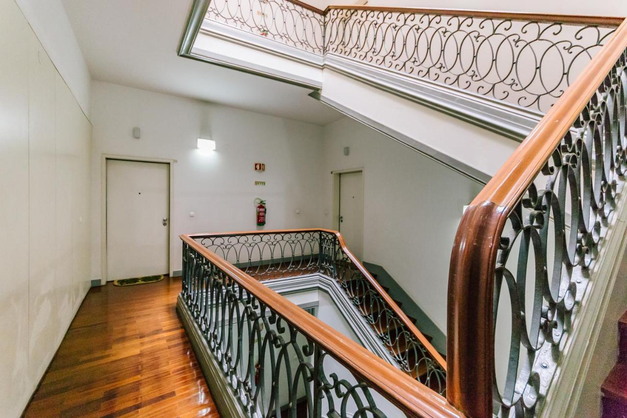 Chiado 2 Bedroom Elegant Apartment - Bed and Breakfast Lissabon