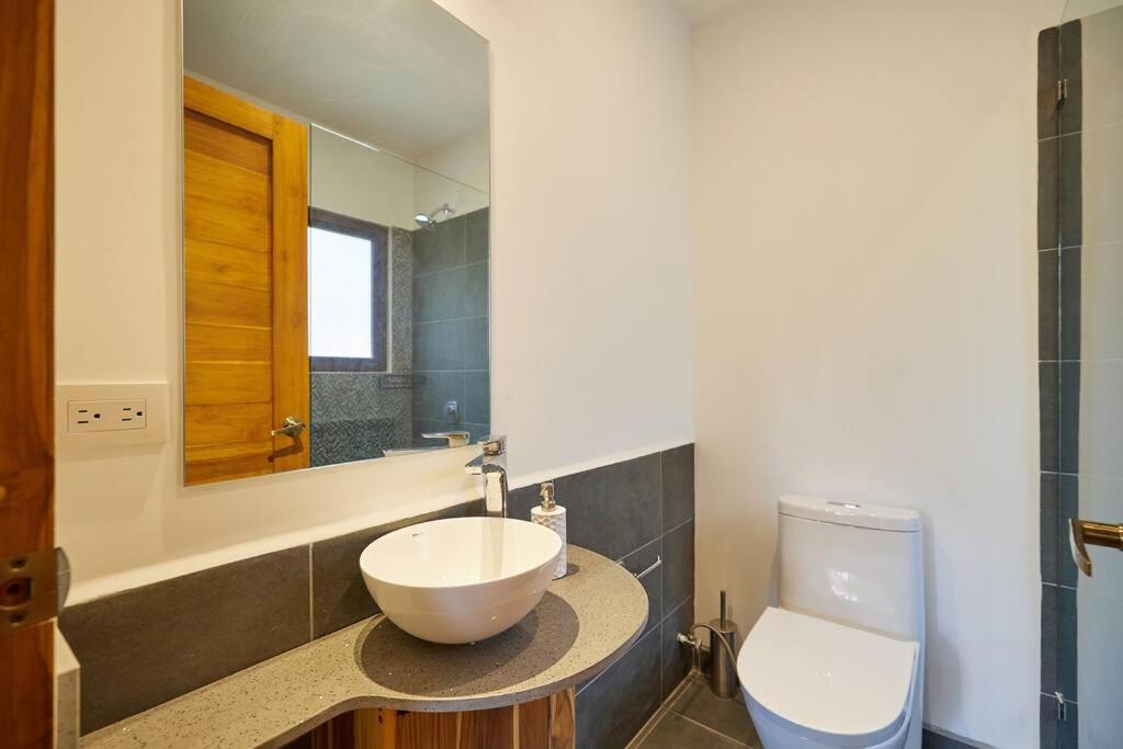 Green Turtle Townhome #3 Private Pool & Garden 300 Mt to Beach - B&B Tamarindo