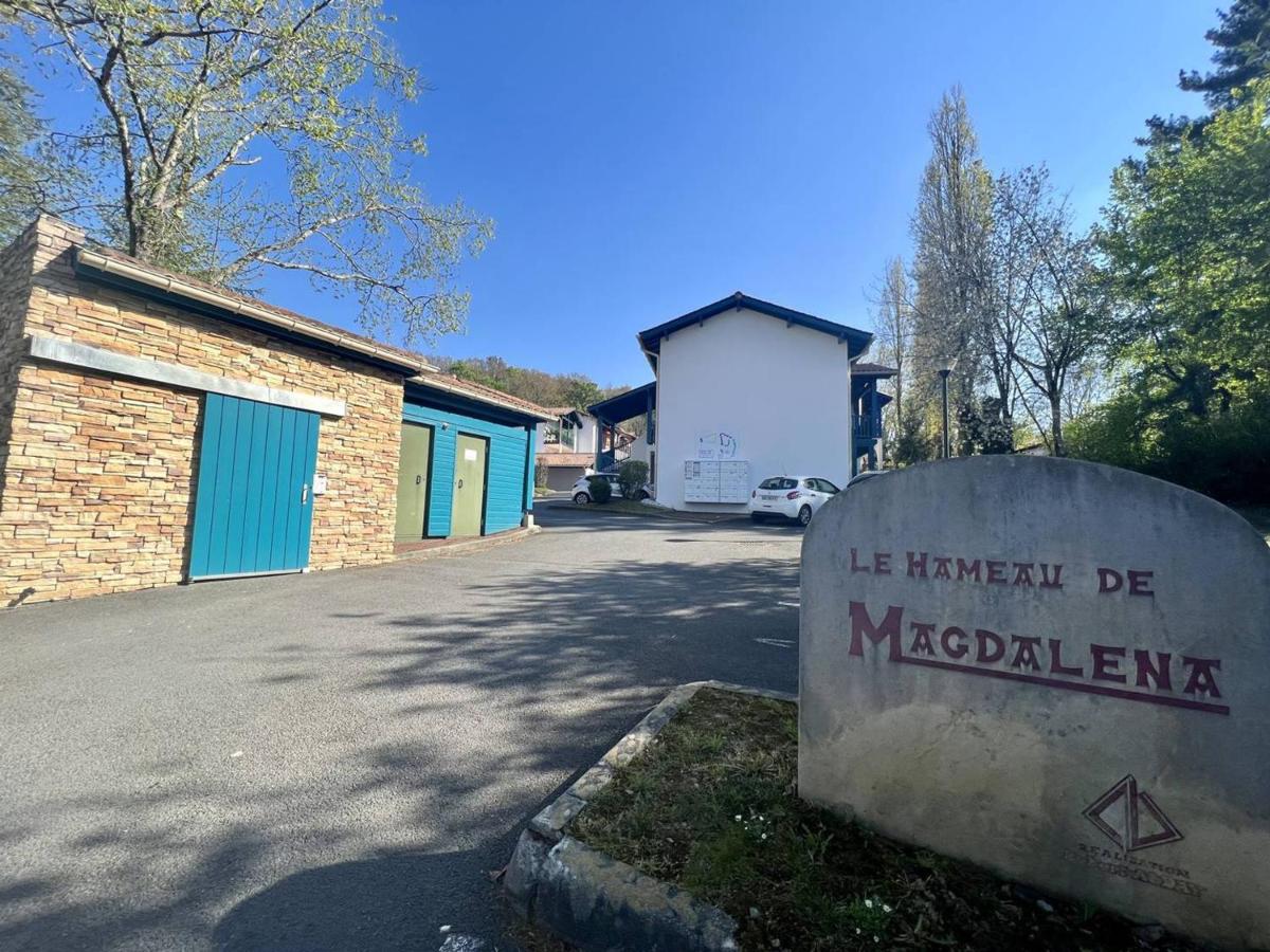 Cambo-les-Bains T2 avec piscine et WiFi, cosy pour 2 personnes - FR-1-495-143 - B&B