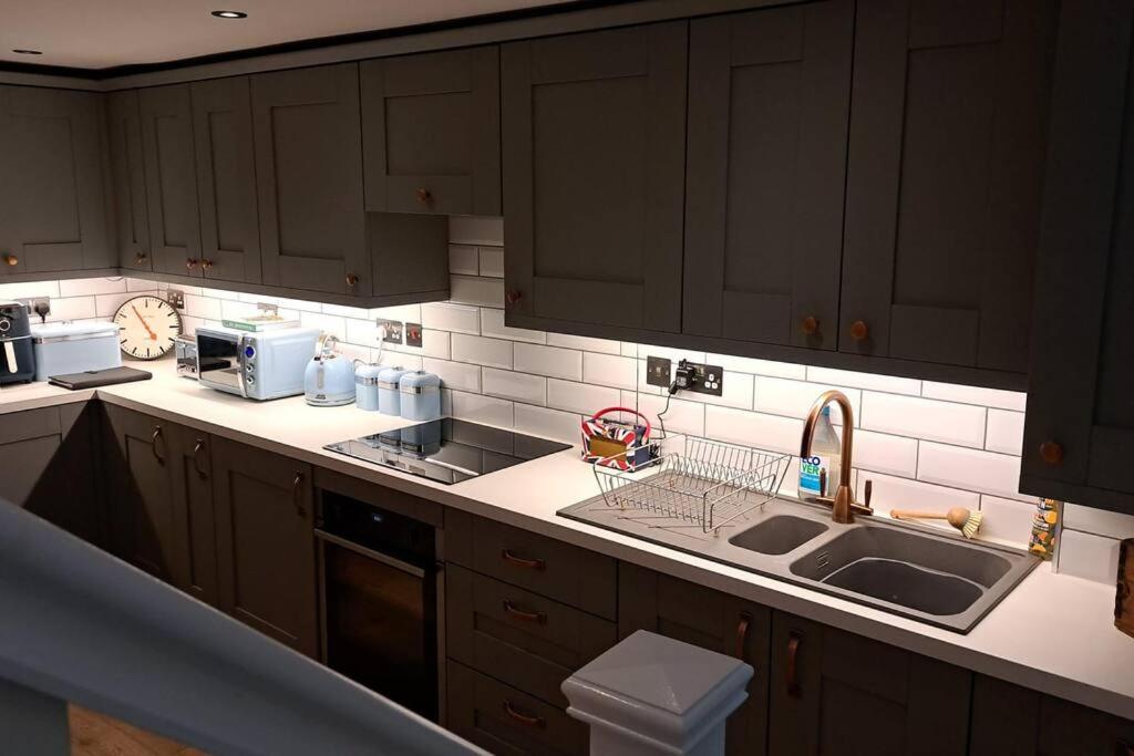 2 Bedroom Cottage in Bower Hinton - The Music Barn! - Bed and Breakfast