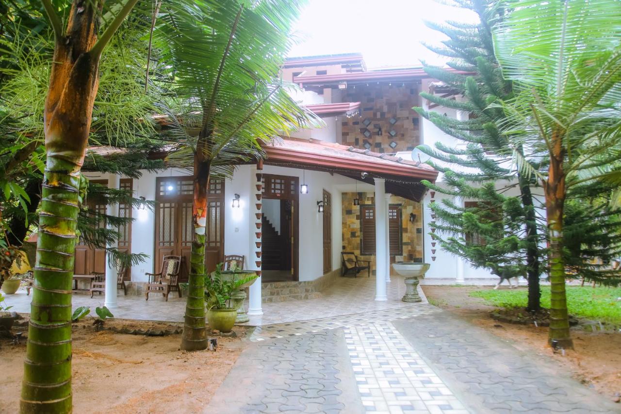 Palmway Inn Villa Mirissa - B&B