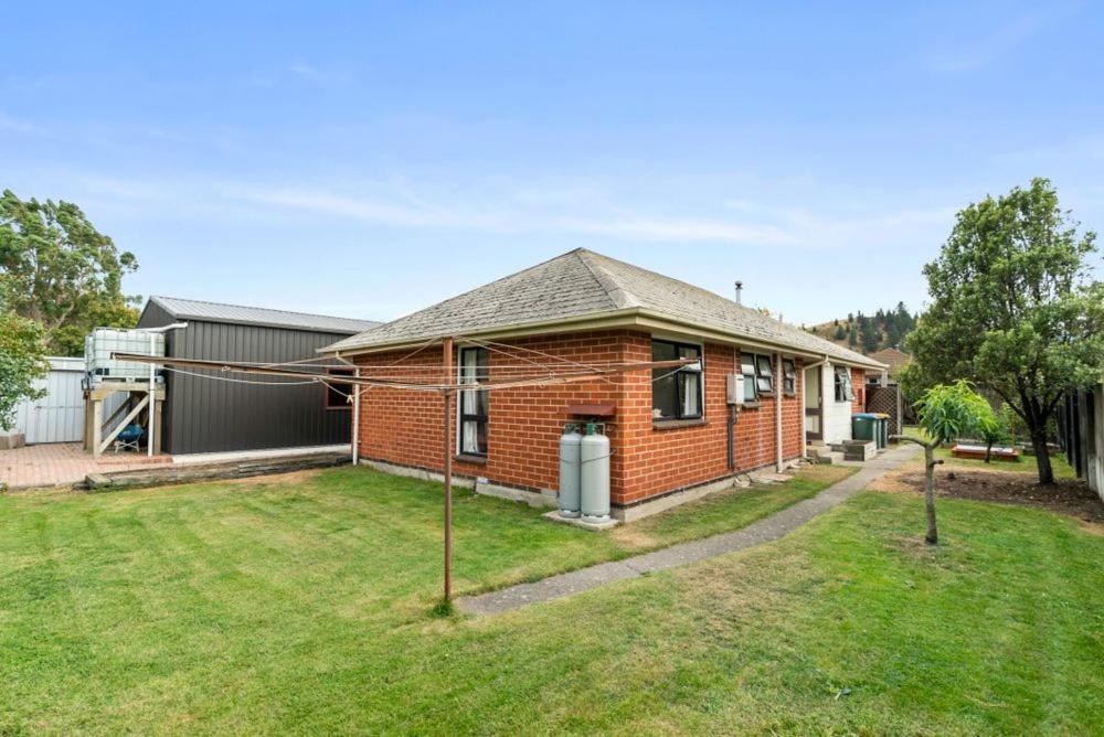 The Iron Gate Family Hideaway - Pet Friendly - B&B Cromwell