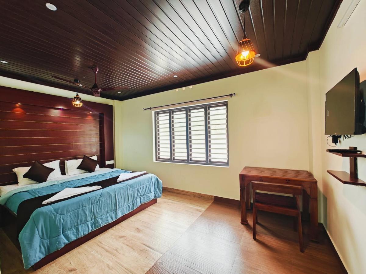 Deluxe Queen Room