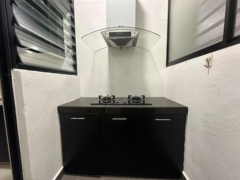 Puchong Condo Free WiFi & Netflix - B&B Puchong