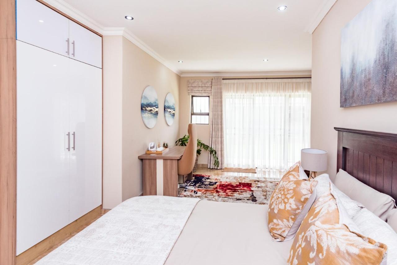 Deluxe Queen Suite