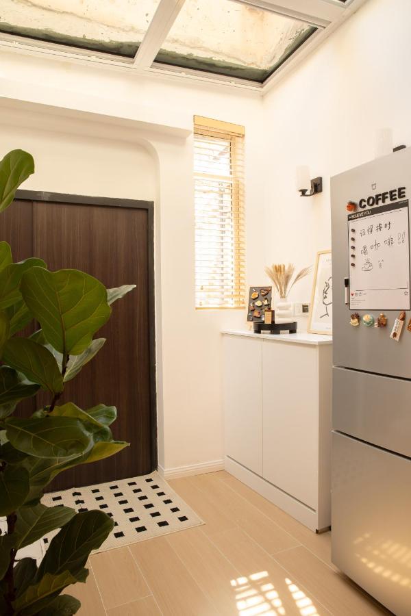 Shanghai Dreams - Hidden Gem on Yongkang Road - Entire Apartment - B&B