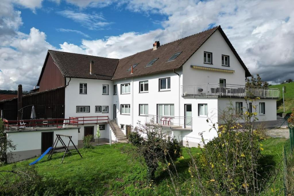 Exklusive Wohnung für 8 Personen mit 4 Schlafzimmern - B&B