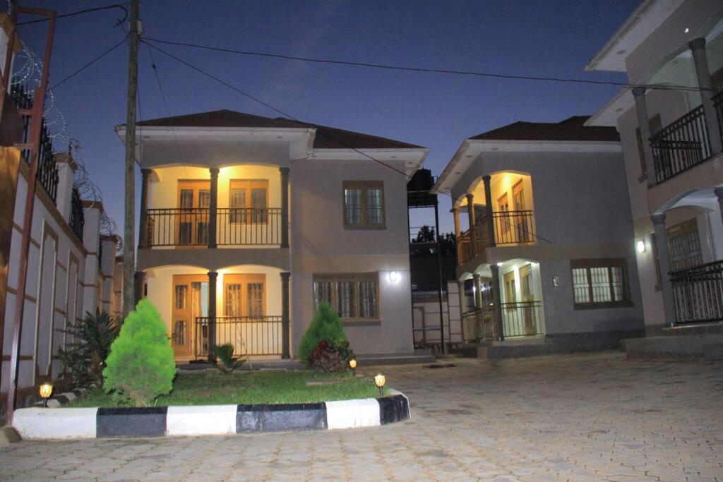 Phylipah Beach House - B&B