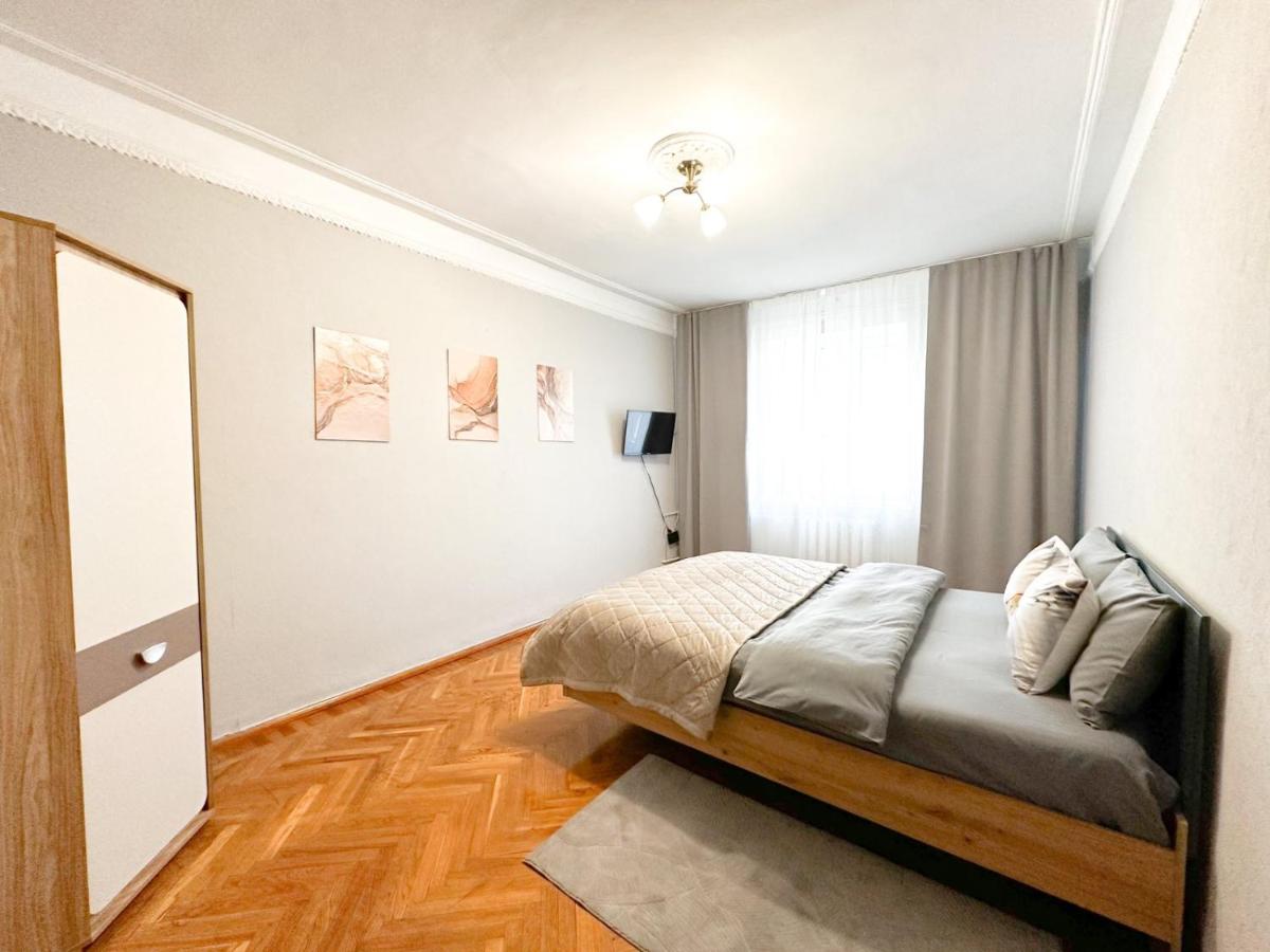 Center 2 bedrooms Puskin - B&B Chișinău