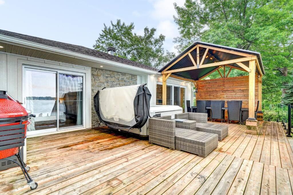 Sunset Heaven - Modern Lake House with Spa - B&B