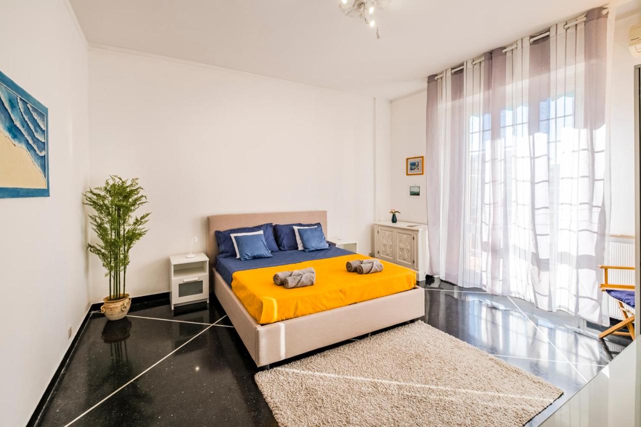 Spazioso appartamento con Free Parking 1min dal mare - B&B Genova