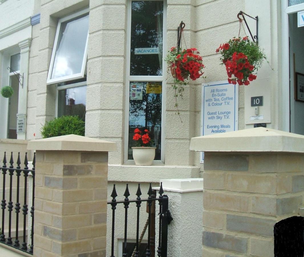 All Seasons Guest House - B&B