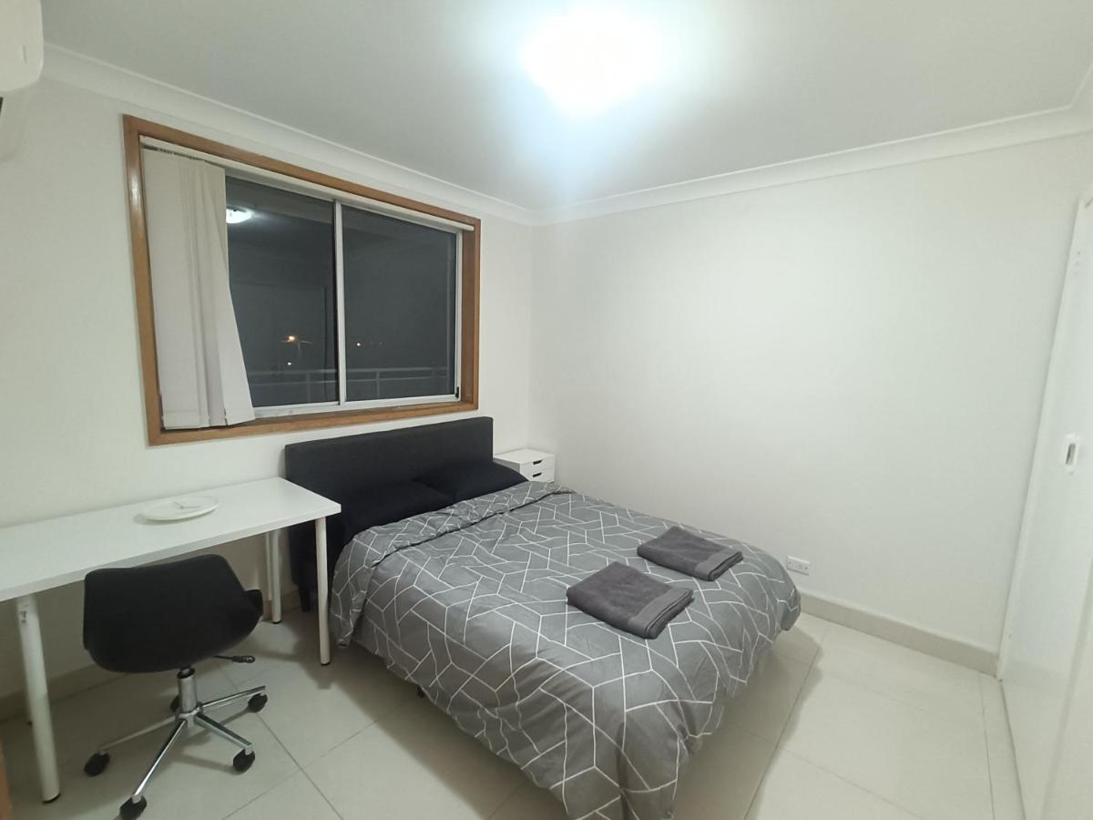 Spacious Queen Room in Large, Two Story Home - GB - Chambres d’hôtes