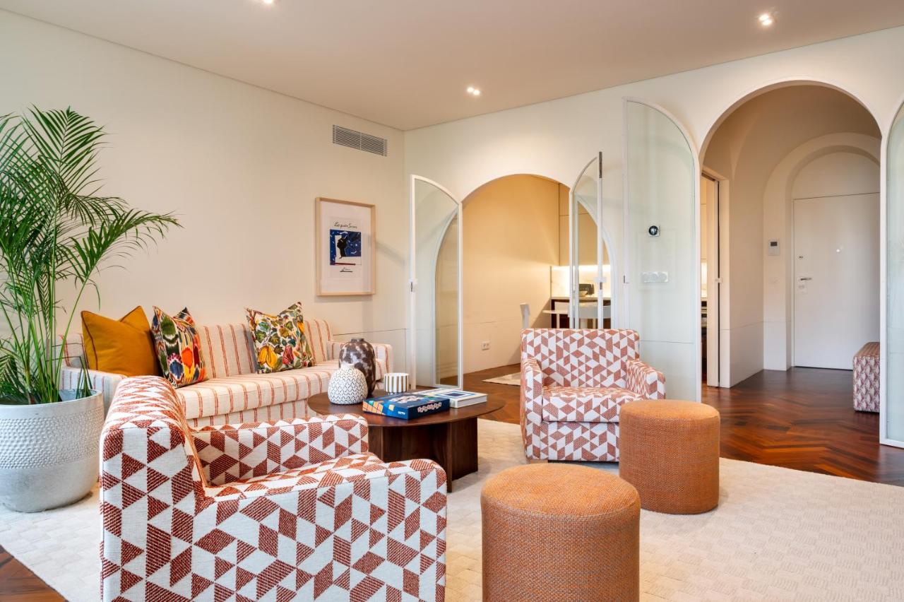 Deluxe Two-bedroom Apartment with City View