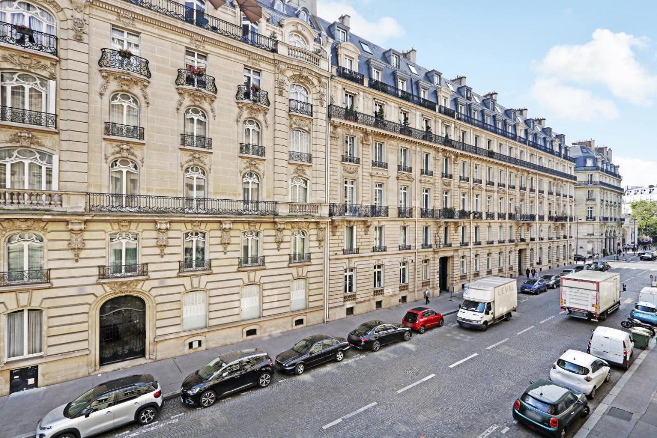 Pick A Flat's Apartment in Triangle d'Or - Pierre 1er de Serbie - B&B