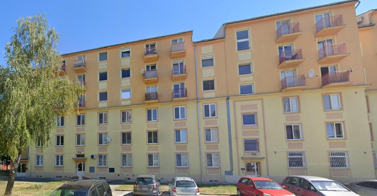 1 room Apartment with balcony, Dolezalova street - B&B