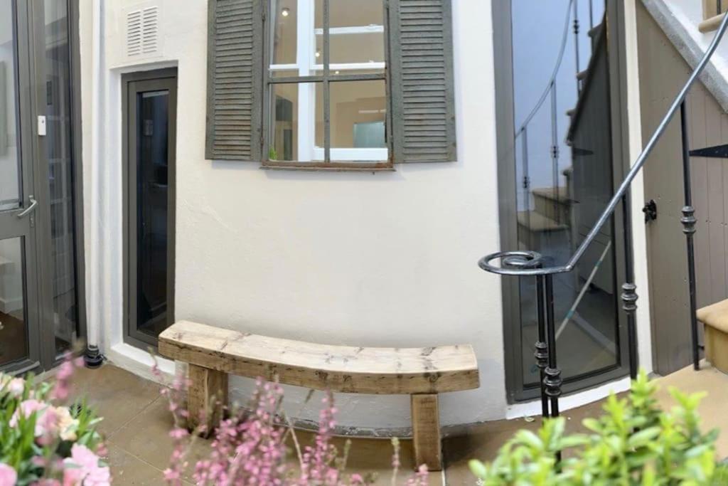 Stunning 4 bed flat near Notting Hill and Hyde park - Bed and Breakfast Londen