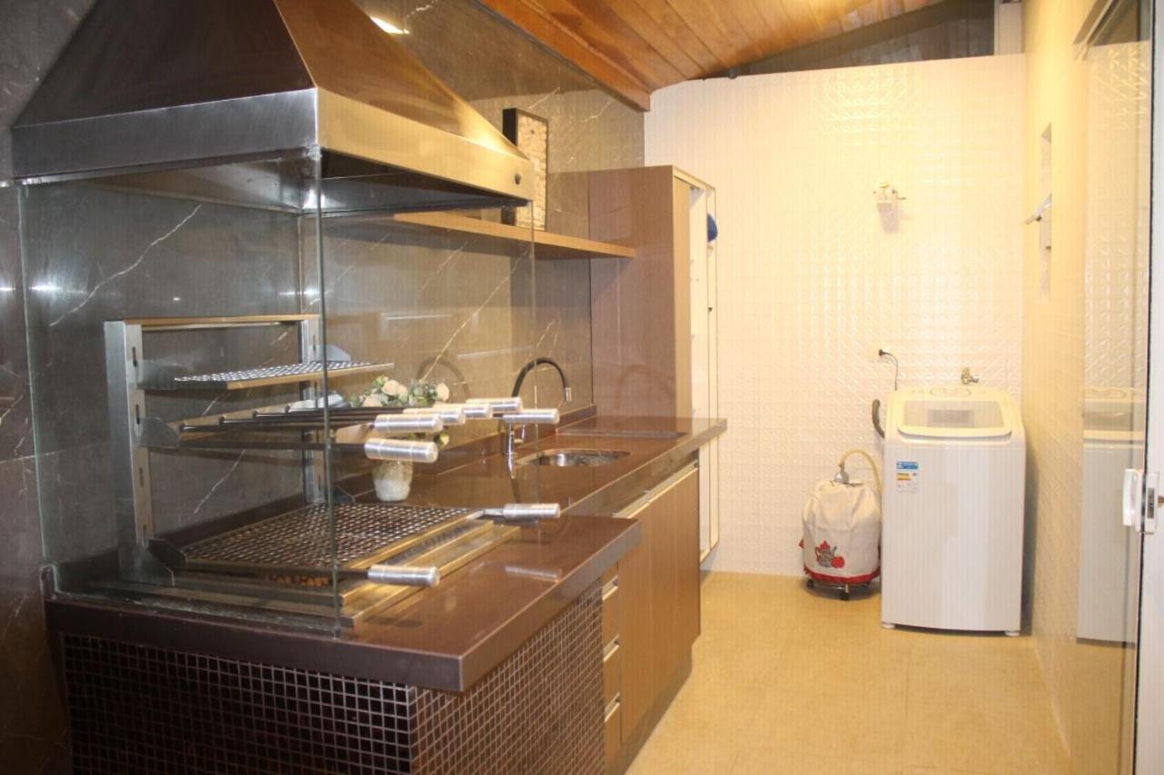 Casa confortável em condomínio a 250 mts da praia - Chambres d’hôtes São Sebastião