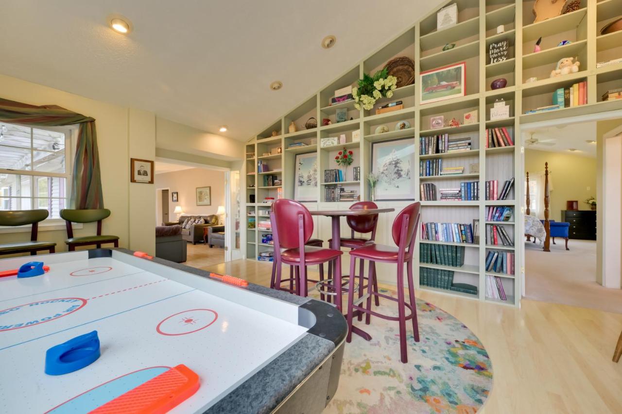 The Country House - Kalkaska Retreat with Fire Pit - B&B Kalkaska